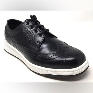 Dr. Martens Gabe Size 7 Men’s or 8 Women’s SoftWair Comfort Wingtip Lace Up